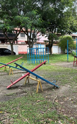Casa de condomínio à venda com 65m², 2 quartos e 3 vagasÁrea comum - Playground