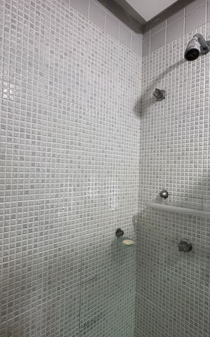 Apartamento para alugar com 83m², 2 quartos e 1 vaga Apartamento para alugar com 83m², 2 quartos e 1 vagaSuíte - Banheiro