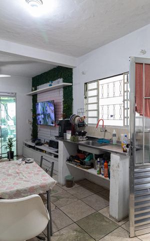 Casa para alugar com 156m², 2 quartos e 5 vagas Casa para alugar com 156m², 2 quartos e 5 vagasSala e Cozinha