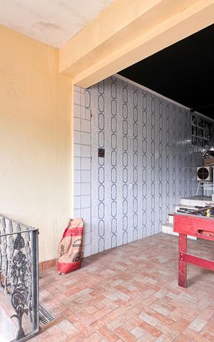 Casa à venda com 371m², 3 quartos e 2 vagas Casa à venda com 371m², 3 quartos e 2 vagasSalão