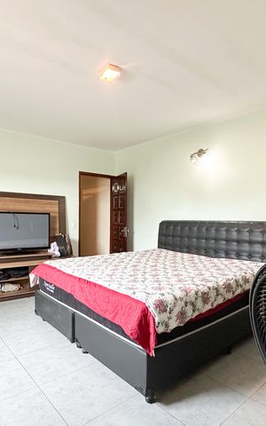 Casa à venda com 371m², 3 quartos e 2 vagas Casa à venda com 371m², 3 quartos e 2 vagasSuíte