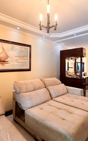 Casa à venda com 371m², 3 quartos e 2 vagas Casa à venda com 371m², 3 quartos e 2 vagasSala