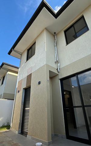 Casa de condomínio à venda com 139m², 3 quartos e 2 vagas