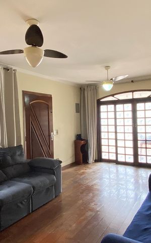 Casa para alugar com 292m², 3 quartos e 8 vagas Casa para alugar com 292m², 3 quartos e 8 vagasSala