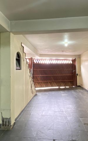 Casa para alugar com 292m², 3 quartos e 8 vagas Casa para alugar com 292m², 3 quartos e 8 vagasGaragem