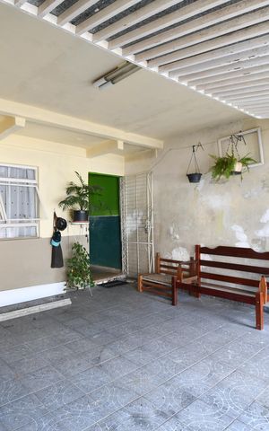Casa à venda com 55m², 3 quartos e 2 vagasGaragem