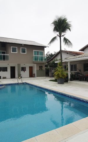 Casa à venda com 400m², 4 quartos e 4 vagasFundos