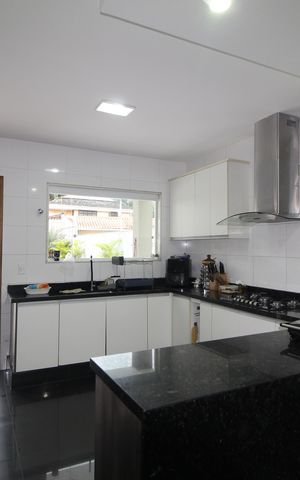 Casa à venda com 400m², 4 quartos e 4 vagasCozinha