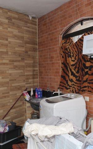 Casa à venda com 280m², 2 quartos e 6 vagas Casa à venda com 280m², 2 quartos e 6 vagasQuarto 2/cozinha/area de serviço