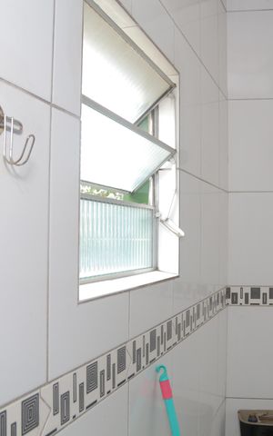 Casa à venda com 280m², 2 quartos e 6 vagas Casa à venda com 280m², 2 quartos e 6 vagasBanheiro da Suíte