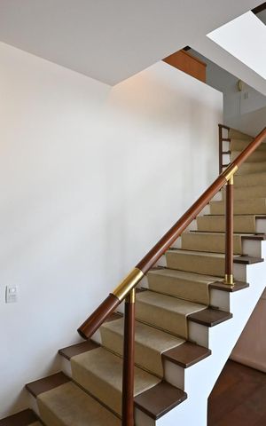 Apartamento à venda com 290m², 4 quartos e 3 vagasEscada