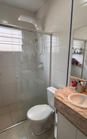 Casa de condomínio para alugar com 125m², 4 quartos e 2 vagas Casa de condomínio para alugar com 125m², 4 quartos e 2 vagasBanheiro da Suíte