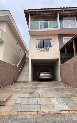 Casa de condomínio para alugar com 125m², 4 quartos e 2 vagas Casa de condomínio para alugar com 125m², 4 quartos e 2 vagasFachada