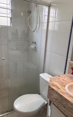 Casa de condomínio para alugar com 125m², 4 quartos e 2 vagas Casa de condomínio para alugar com 125m², 4 quartos e 2 vagasBanheiro da Suíte