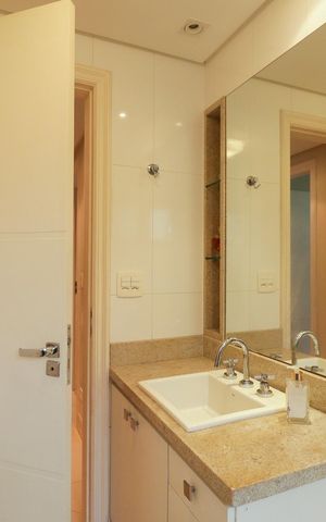 Apartamento à venda com 125m², 3 quartos e 2 vagas Apartamento à venda com 125m², 3 quartos e 2 vagasBanheiro Social