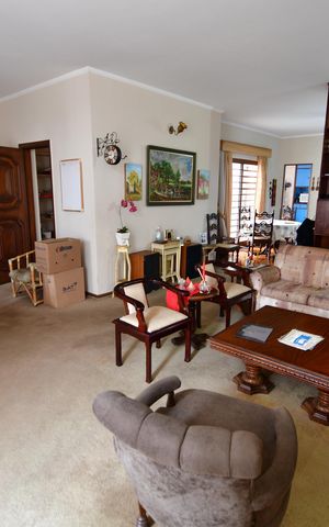 Casa à venda com 365m², 3 quartos e 2 vagasSala