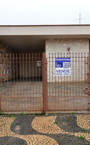 Casa à venda com 365m², 3 quartos e 2 vagasFachada / Placa