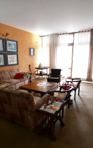 Casa à venda com 365m², 3 quartos e 2 vagasSala