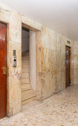 Apartamento à venda com 128m², 2 quartos e sem vaga Apartamento à venda com 128m², 2 quartos e sem vagaÁrea comum - Elevadores