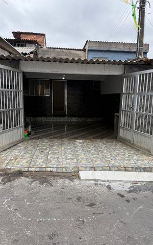 Casa para alugar com 190m², 2 quartos e 2 vagas Casa para alugar com 190m², 2 quartos e 2 vagasFachada
