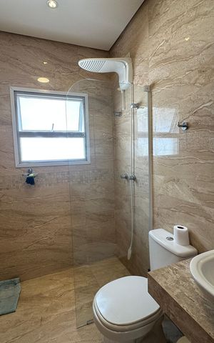 Casa de condomínio à venda com 364m², 3 quartos e 6 vagas Casa de condomínio à venda com 364m², 3 quartos e 6 vagasBanheiro da Suíte 3