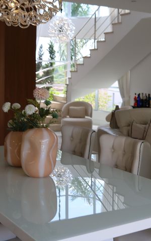 Casa de condomínio à venda com 364m², 3 quartos e 6 vagas Casa de condomínio à venda com 364m², 3 quartos e 6 vagasSala de Jantar