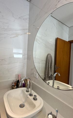 Casa de condomínio à venda com 364m², 3 quartos e 6 vagas Casa de condomínio à venda com 364m², 3 quartos e 6 vagasBanheiro da Suíte 2