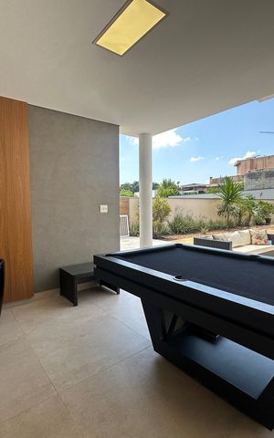 Casa de condomínio à venda com 364m², 3 quartos e 6 vagas Casa de condomínio à venda com 364m², 3 quartos e 6 vagasVaranda da Sala