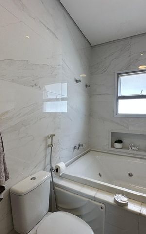 Casa de condomínio à venda com 364m², 3 quartos e 6 vagas Casa de condomínio à venda com 364m², 3 quartos e 6 vagasBanheiro da Suíte 2