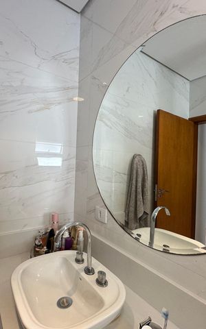 Casa de condomínio à venda com 364m², 3 quartos e 6 vagas Casa de condomínio à venda com 364m², 3 quartos e 6 vagasBanheiro da Suíte 2