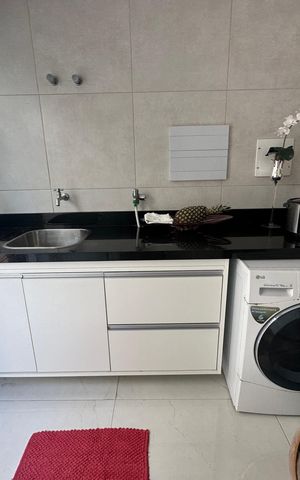 Casa de condomínio à venda com 364m², 3 quartos e 6 vagas Casa de condomínio à venda com 364m², 3 quartos e 6 vagasÁrea de Serviço