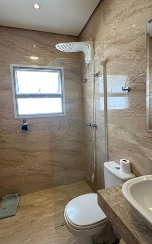 Casa de condomínio à venda com 364m², 3 quartos e 6 vagas Casa de condomínio à venda com 364m², 3 quartos e 6 vagasBanheiro da Suíte 3