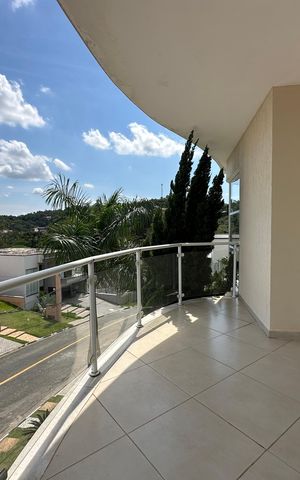 Casa de condomínio à venda com 364m², 3 quartos e 6 vagas Casa de condomínio à venda com 364m², 3 quartos e 6 vagasVaranda