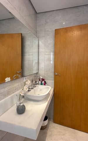 Casa de condomínio à venda com 364m², 3 quartos e 6 vagas Casa de condomínio à venda com 364m², 3 quartos e 6 vagasBanheiro da Suíte 1