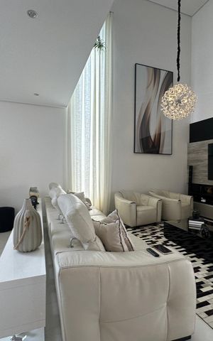Casa de condomínio à venda com 364m², 3 quartos e 6 vagas Casa de condomínio à venda com 364m², 3 quartos e 6 vagasSala