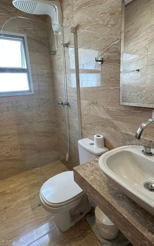 Casa de condomínio à venda com 364m², 3 quartos e 6 vagas Casa de condomínio à venda com 364m², 3 quartos e 6 vagasBanheiro da Suíte 3