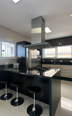 Casa de condomínio à venda com 364m², 3 quartos e 6 vagas Casa de condomínio à venda com 364m², 3 quartos e 6 vagasCozinha