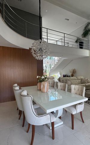 Casa de condomínio à venda com 364m², 3 quartos e 6 vagas Casa de condomínio à venda com 364m², 3 quartos e 6 vagasSala de Jantar