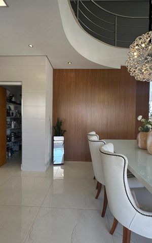 Casa de condomínio à venda com 364m², 3 quartos e 6 vagas Casa de condomínio à venda com 364m², 3 quartos e 6 vagasSala de Jantar