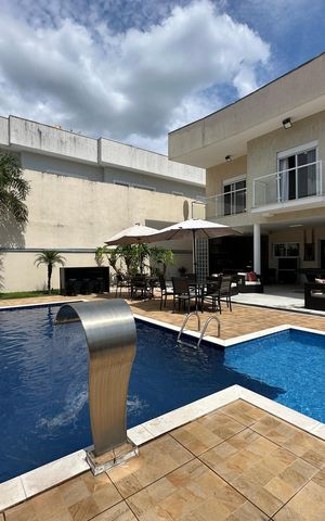 Casa de condomínio à venda com 364m², 3 quartos e 6 vagas Casa de condomínio à venda com 364m², 3 quartos e 6 vagasPiscina