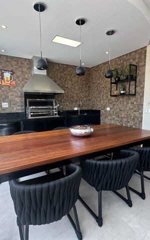 Casa de condomínio à venda com 364m², 3 quartos e 6 vagas Casa de condomínio à venda com 364m², 3 quartos e 6 vagasChurrasqueira
