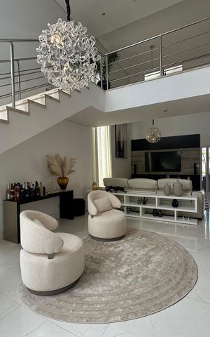 Casa de condomínio à venda com 364m², 3 quartos e 6 vagas Casa de condomínio à venda com 364m², 3 quartos e 6 vagasHall de entrada