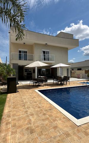 Casa de condomínio à venda com 364m², 3 quartos e 6 vagas Casa de condomínio à venda com 364m², 3 quartos e 6 vagasPiscina