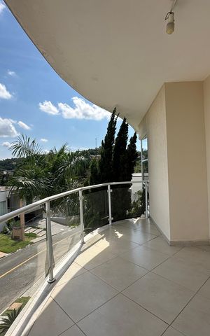 Casa de condomínio à venda com 364m², 3 quartos e 6 vagas Casa de condomínio à venda com 364m², 3 quartos e 6 vagasVaranda