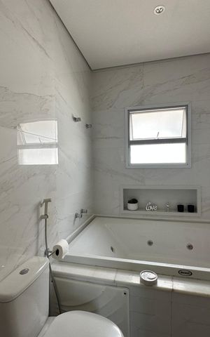 Casa de condomínio à venda com 364m², 3 quartos e 6 vagas Casa de condomínio à venda com 364m², 3 quartos e 6 vagasBanheiro da Suíte 2