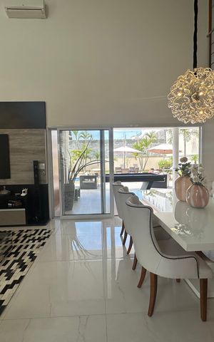 Casa de condomínio à venda com 364m², 3 quartos e 6 vagas Casa de condomínio à venda com 364m², 3 quartos e 6 vagasSala de Jantar