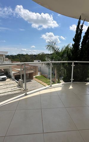 Casa de condomínio à venda com 364m², 3 quartos e 6 vagas Casa de condomínio à venda com 364m², 3 quartos e 6 vagasVaranda
