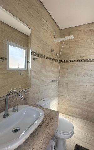 Casa de condomínio à venda com 364m², 3 quartos e 6 vagas Casa de condomínio à venda com 364m², 3 quartos e 6 vagasBanheiro da Piscina
