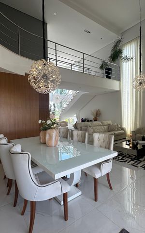 Casa de condomínio à venda com 364m², 3 quartos e 6 vagas Casa de condomínio à venda com 364m², 3 quartos e 6 vagasSala de Jantar