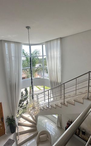 Casa de condomínio à venda com 364m², 3 quartos e 6 vagas Casa de condomínio à venda com 364m², 3 quartos e 6 vagasHall social